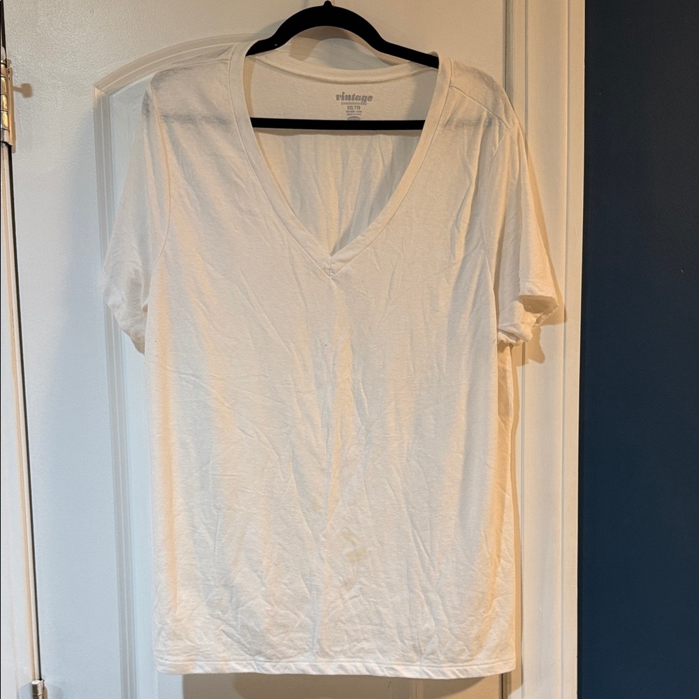 Vince Camuto Classic White V-Neck Tee